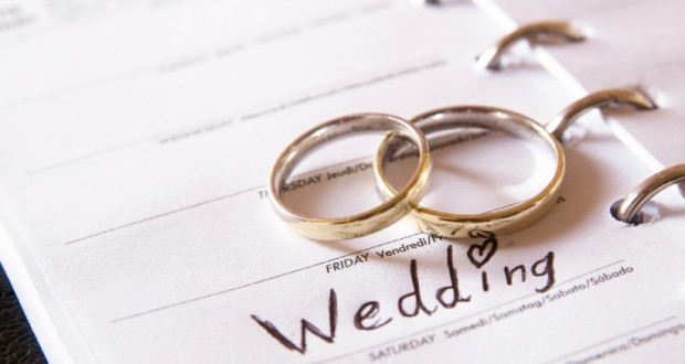 7-Undangan-Pernikahan-Unik-Yang-Bisa-Anda-Pilih-Saat-Pernikahan-620x330